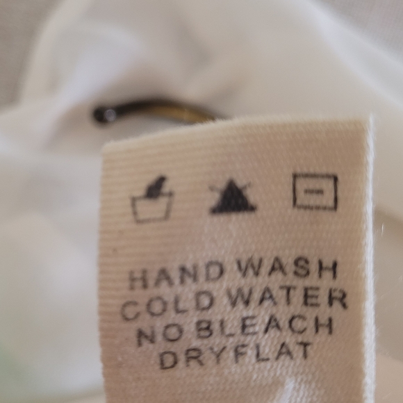 Pretty Good Button down sleeveless top - Picture 11 of 12